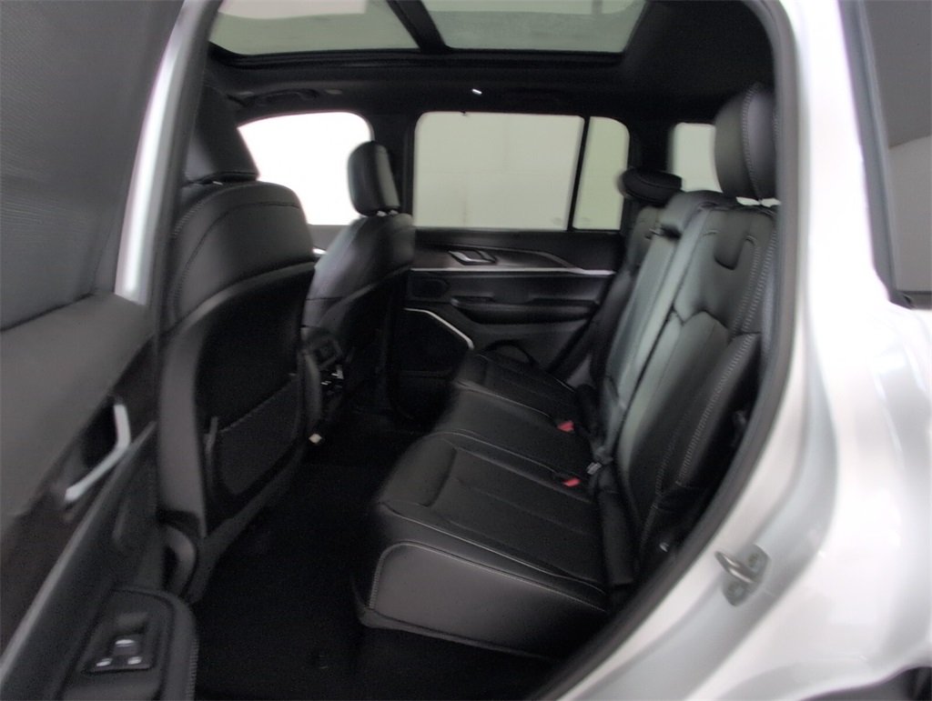 new 2025 Jeep Grand Cherokee car, priced at $44,585