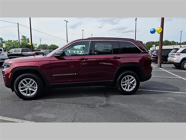 2025 Jeep Grand Cherokee Laredo X 4x2