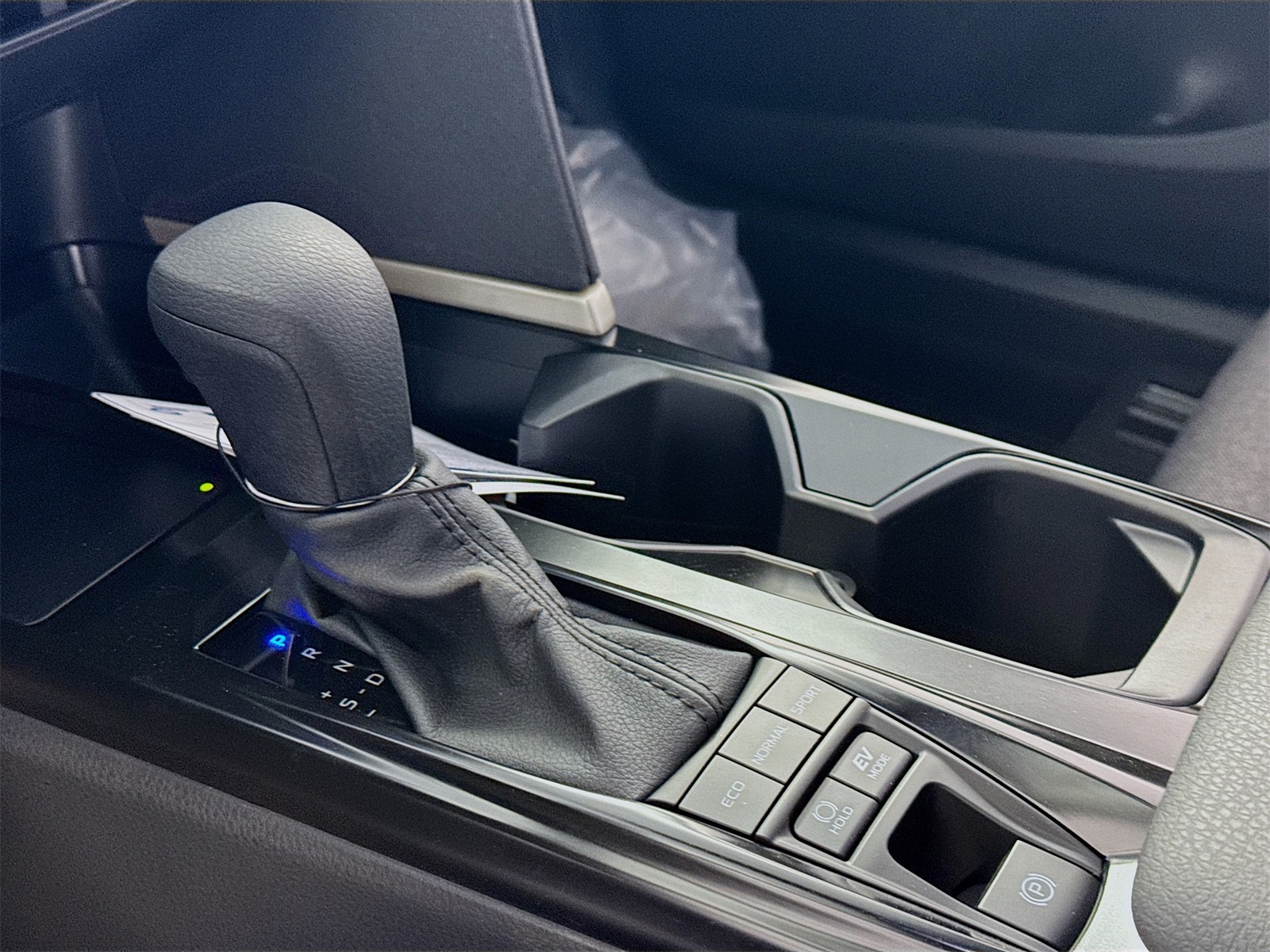 2025 Toyota Camry LE photo 8