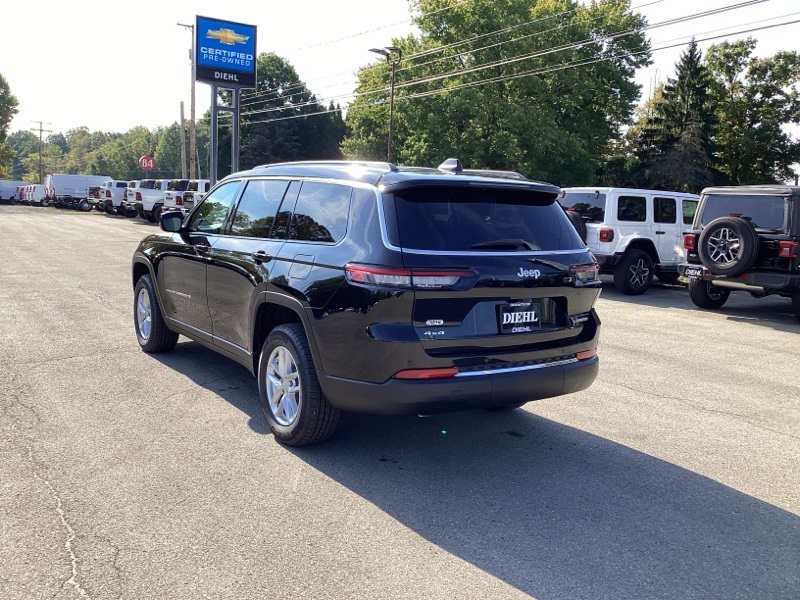 2025 Jeep Grand Cherokee Laredo photo 2