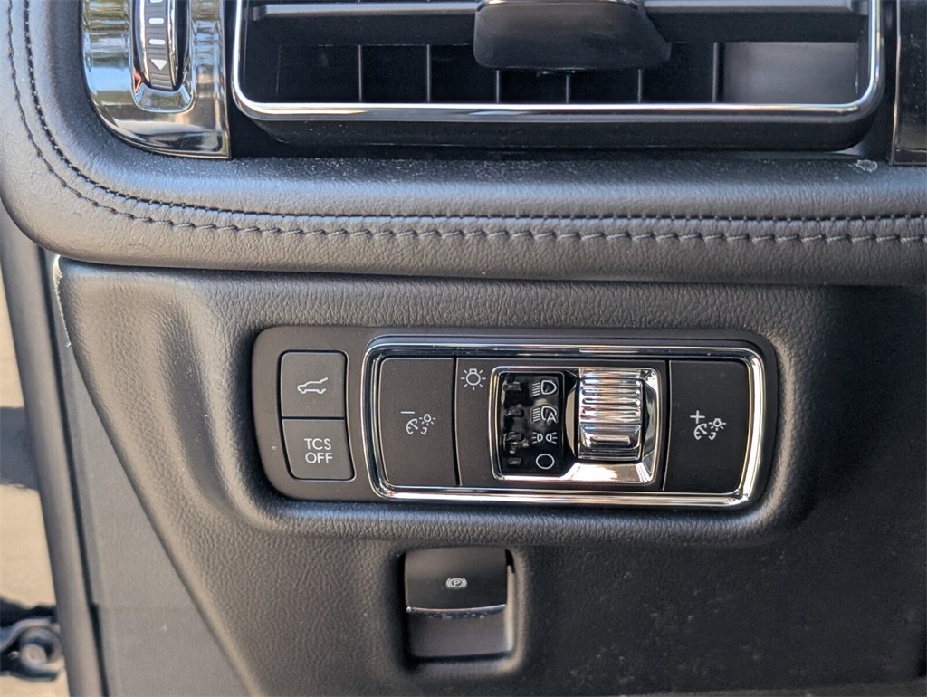 used 2023 Lincoln Nautilus car, priced at $28,988