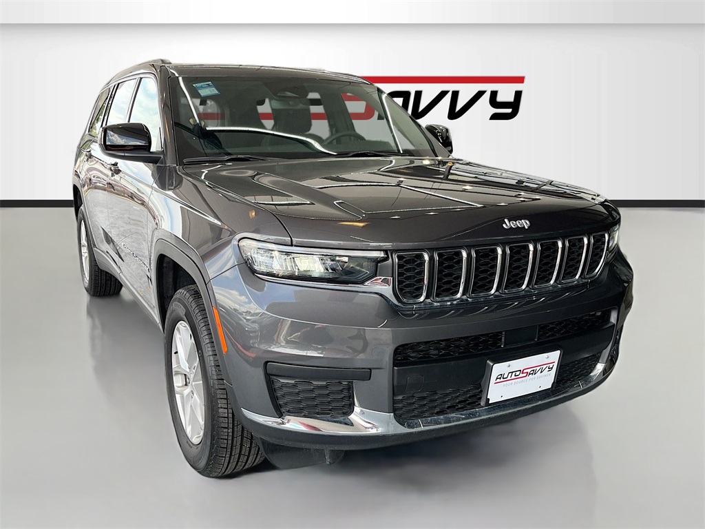 2022 Jeep Grand Cherokee Laredo photo 3