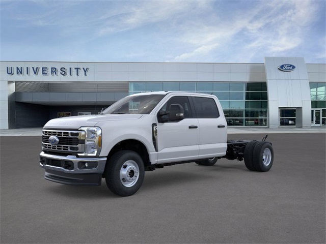 2025 Ford F-350 Super Duty Chassis Cab XL's photo