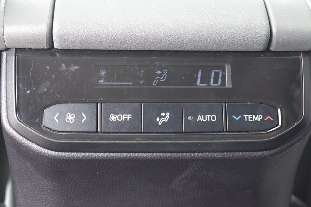 2024 Toyota Highlander XLE photo 13