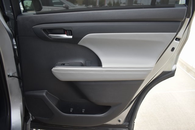 2024 Toyota Highlander XLE photo 16