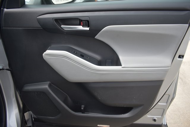 2024 Toyota Highlander XLE photo 18
