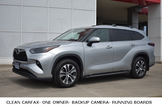 2024 Toyota Highlander XLE photo 2