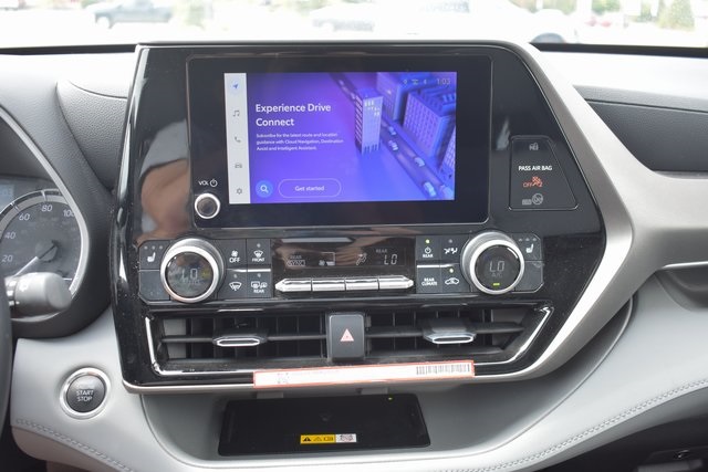 2024 Toyota Highlander XLE photo 23