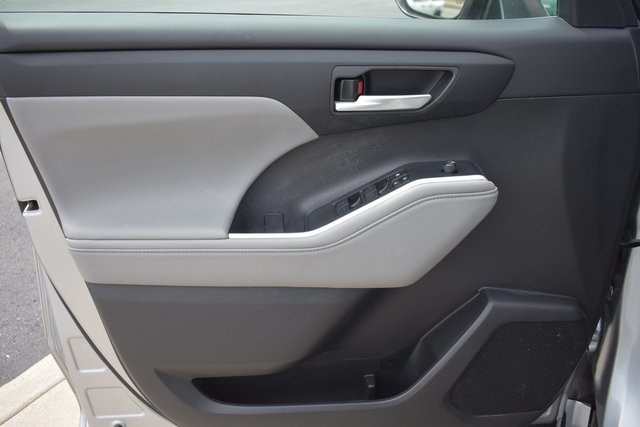 2024 Toyota Highlander XLE photo 8