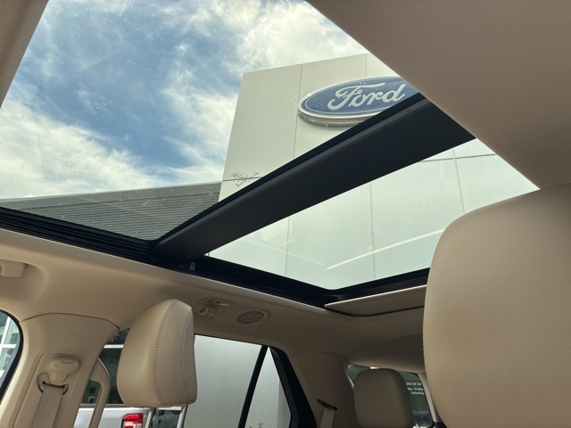 2022 Agate Black Metallic Ford Explorer XLT 4X4 SUV
