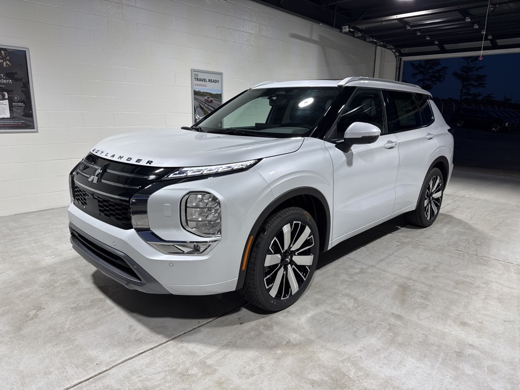 2025 Mitsubishi Outlander SEL's photo