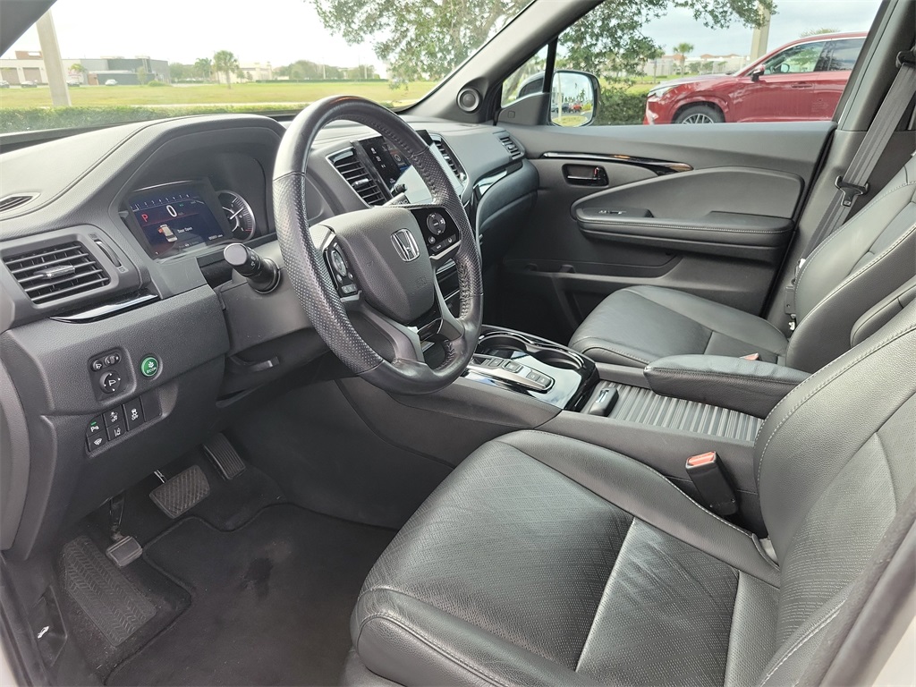 used 2022 Honda Passport car, priced at $28,998