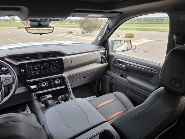 2024 GMC Sierra 1500 4WD Crew Cab Short Box AT4