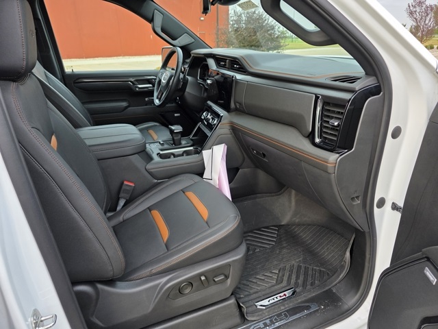 2024 GMC Sierra 1500 4WD Crew Cab Short Box AT4