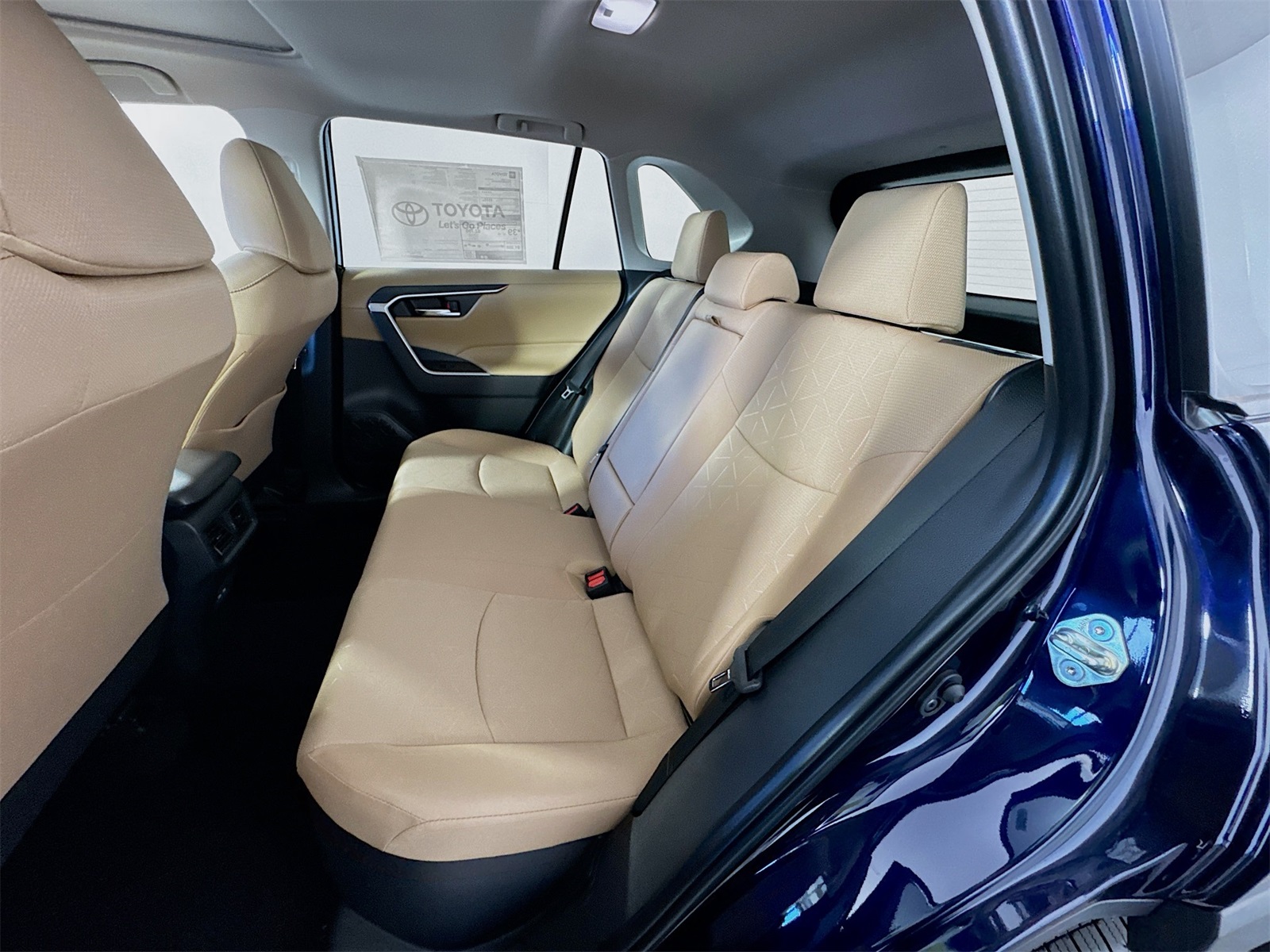 2025 Toyota RAV4 Hybrid XLE photo 12