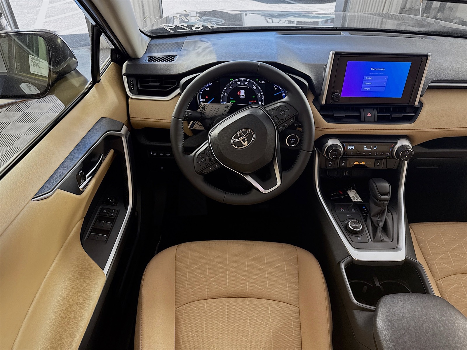 2025 Toyota RAV4 Hybrid XLE photo 13