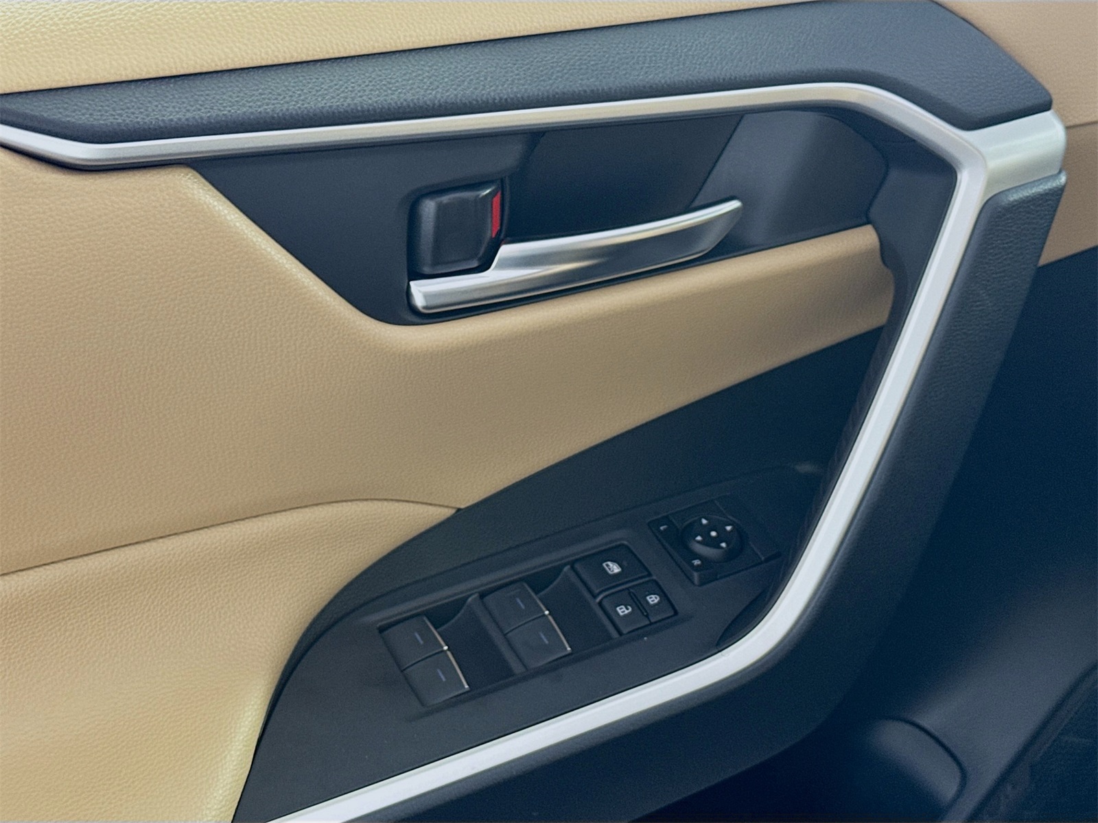 2025 Toyota RAV4 Hybrid XLE photo 14
