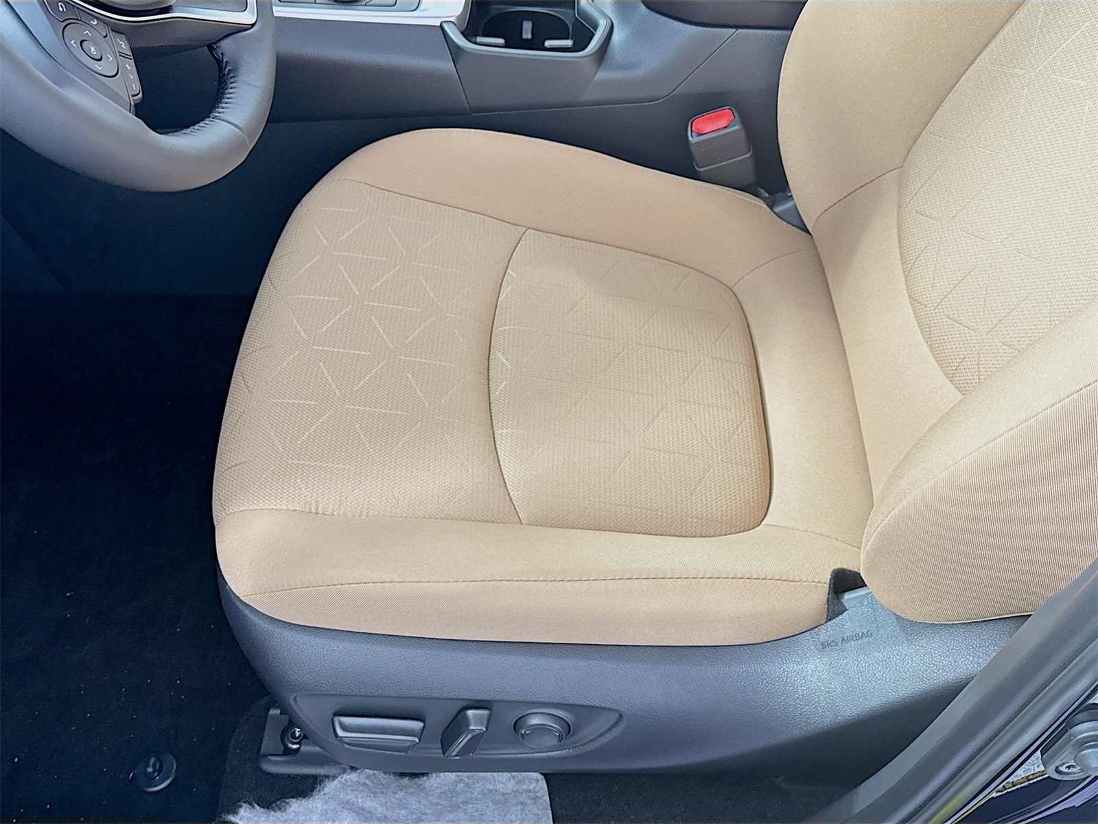 2025 Toyota RAV4 Hybrid XLE photo 15