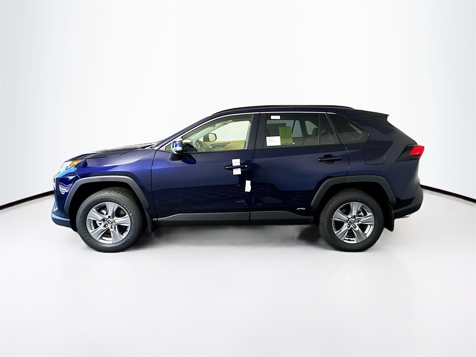 2025 Toyota RAV4 Hybrid XLE photo 3