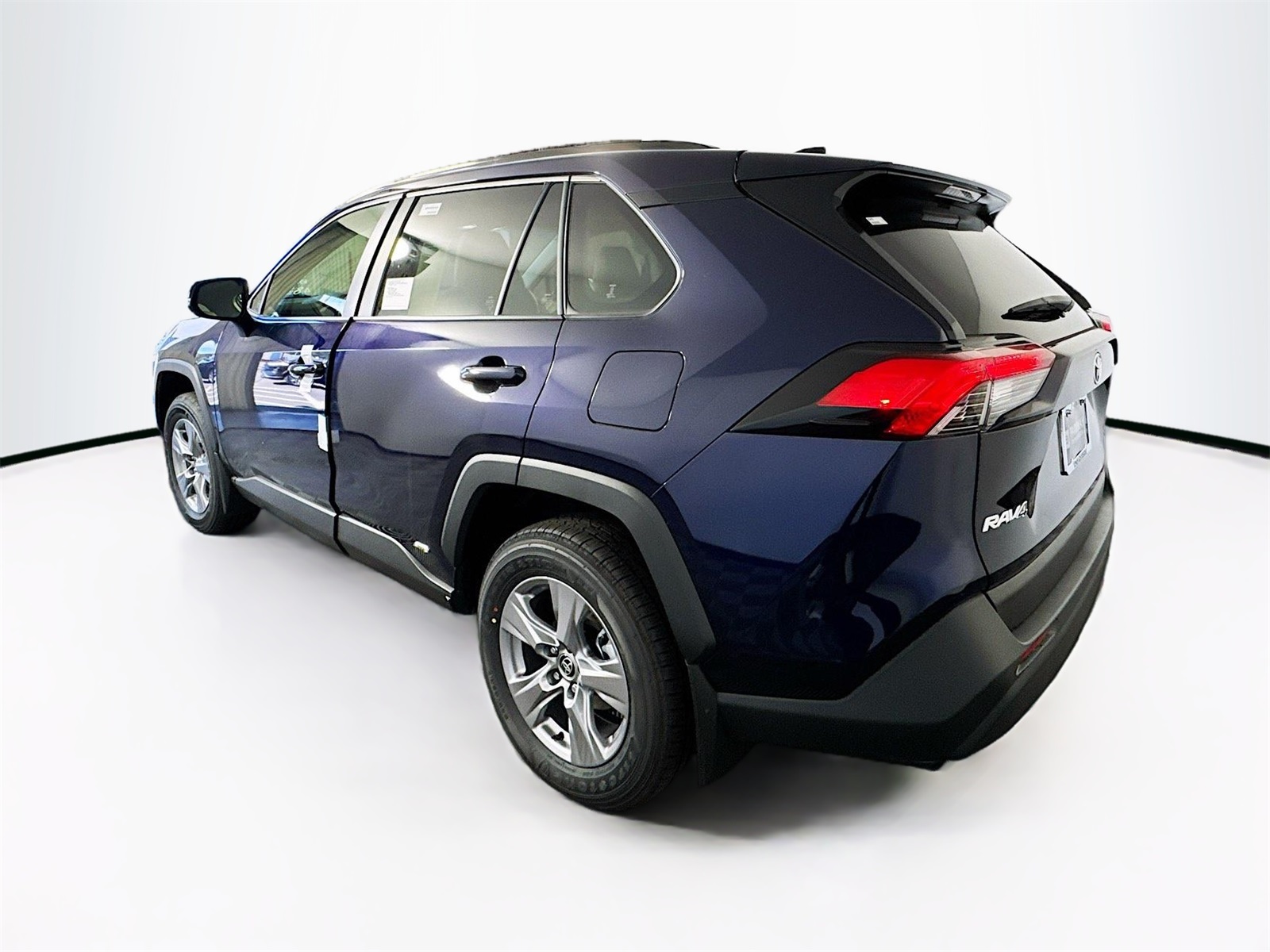 2025 Toyota RAV4 Hybrid XLE photo 4