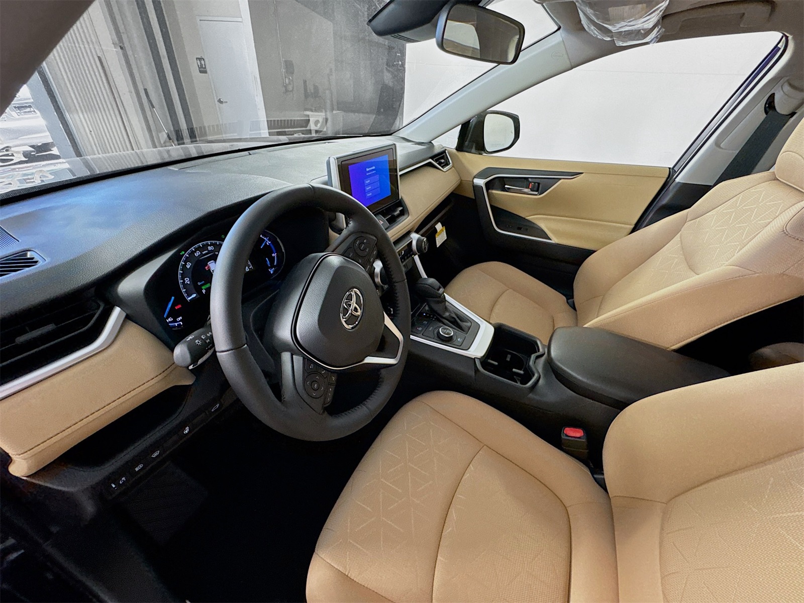 2025 Toyota RAV4 Hybrid XLE photo 7