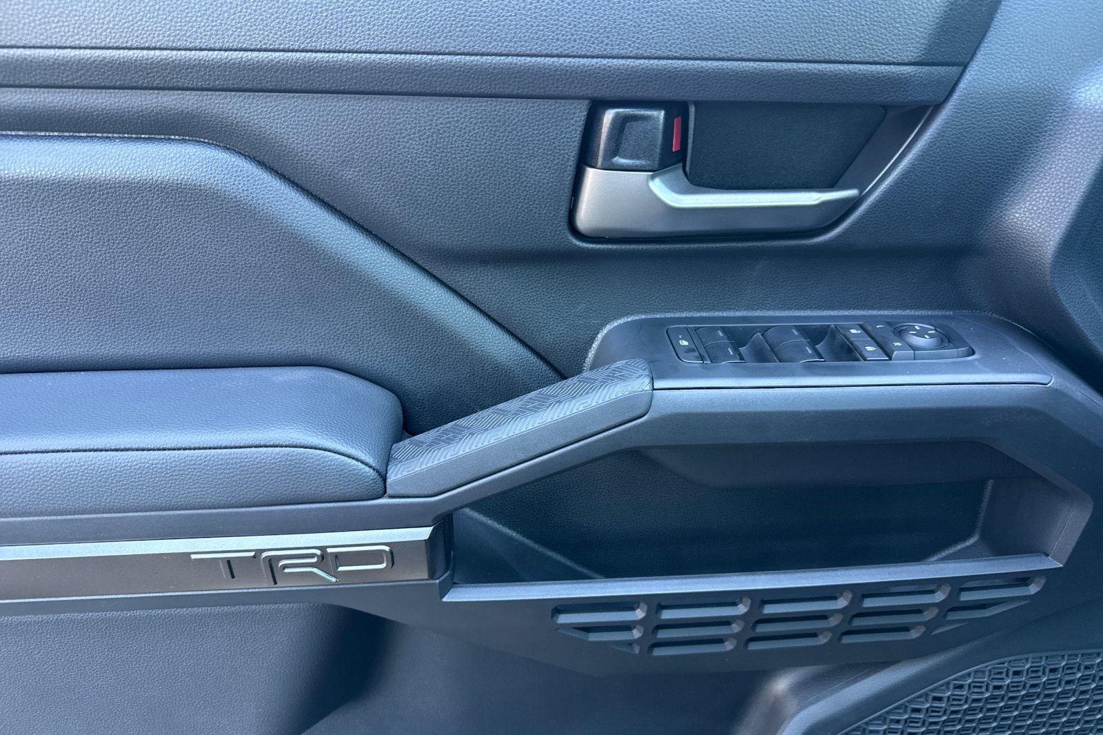 2025 Toyota Tacoma TRD Sport Double Cab photo 11