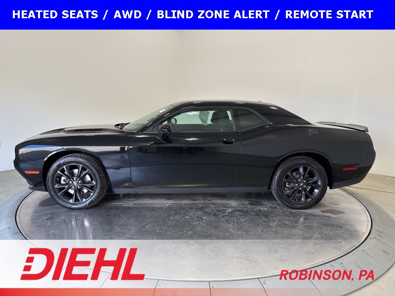 2022 Dodge Challenger SXT AWD photo 4