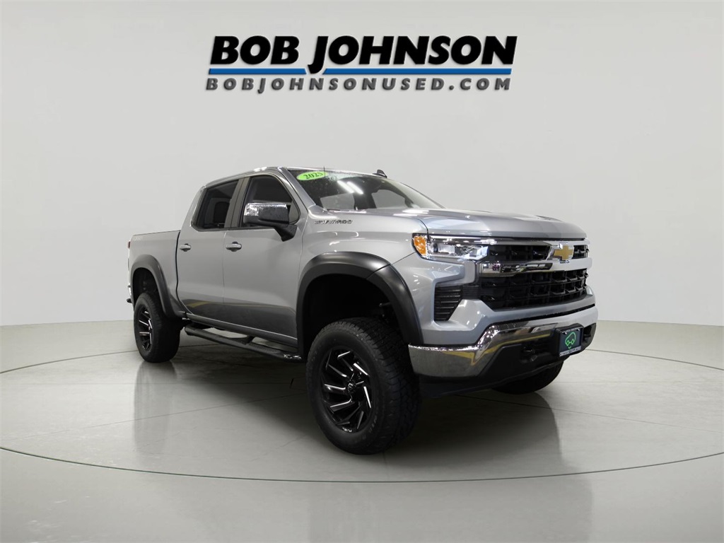 2025 Chevrolet Silverado 1500 LT photo 4