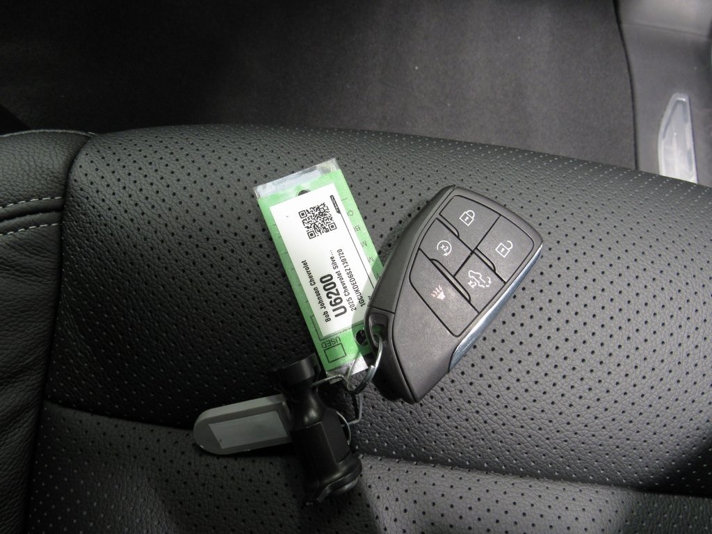 2025 Chevrolet Silverado 1500 LT photo 2