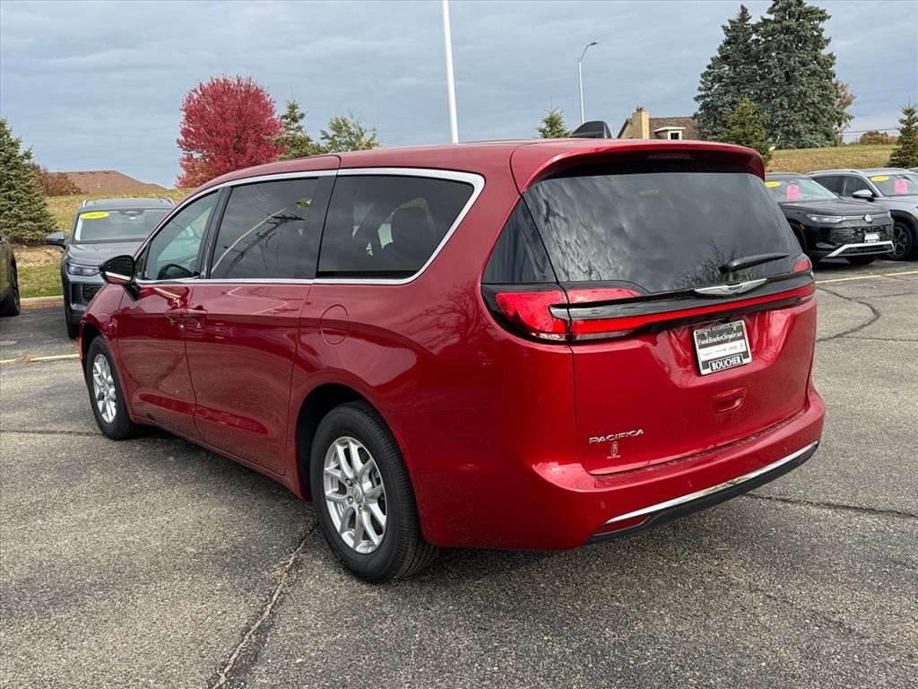 2026 Chrysler Pacifica photo 3