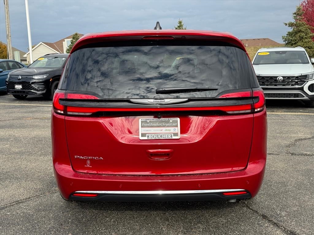 2026 Chrysler Pacifica photo 4