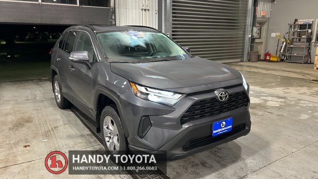 2025 Toyota RAV4 XLE's photo