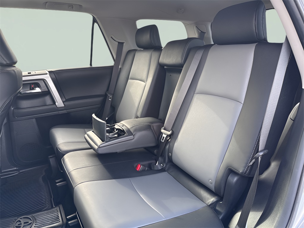 2022 Toyota 4Runner SR5 Premium 4WD photo 4