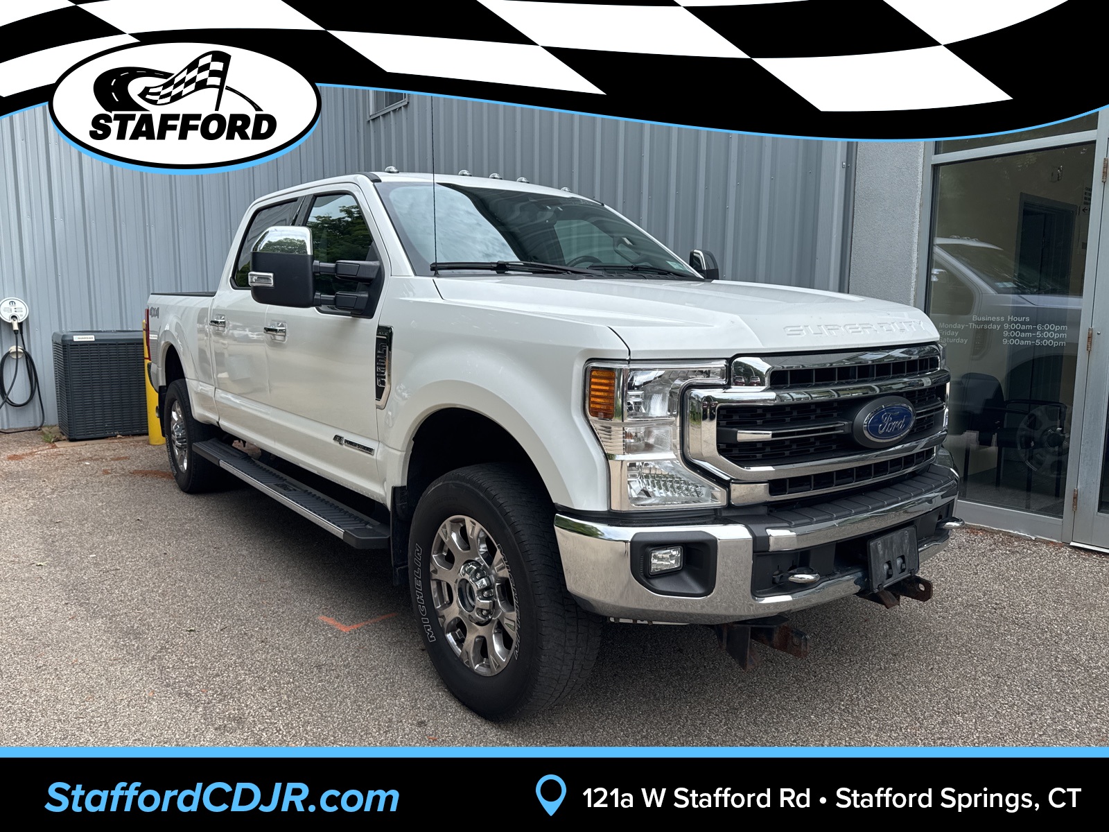 2020 White Ford Super Duty F-350 SRW Lariat Truck