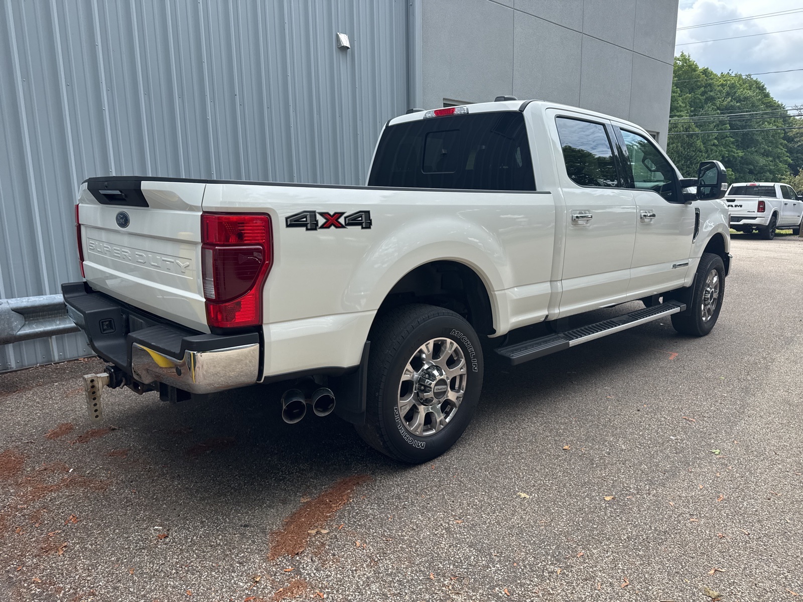 2020 White Ford Super Duty F-350 SRW Lariat 4X4 Truck