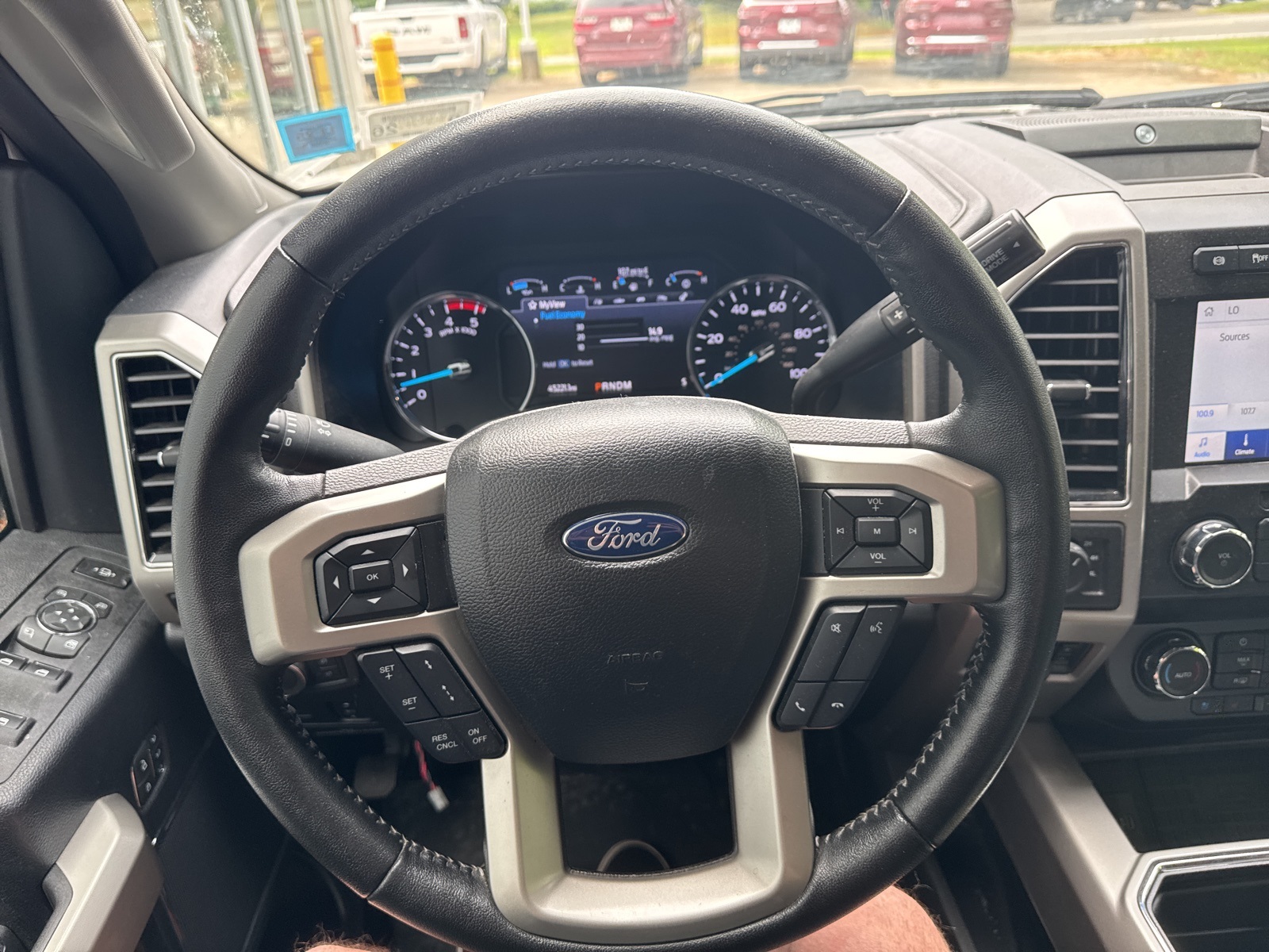 2020 White Ford Super Duty F-350 SRW Lariat 4X4 Truck