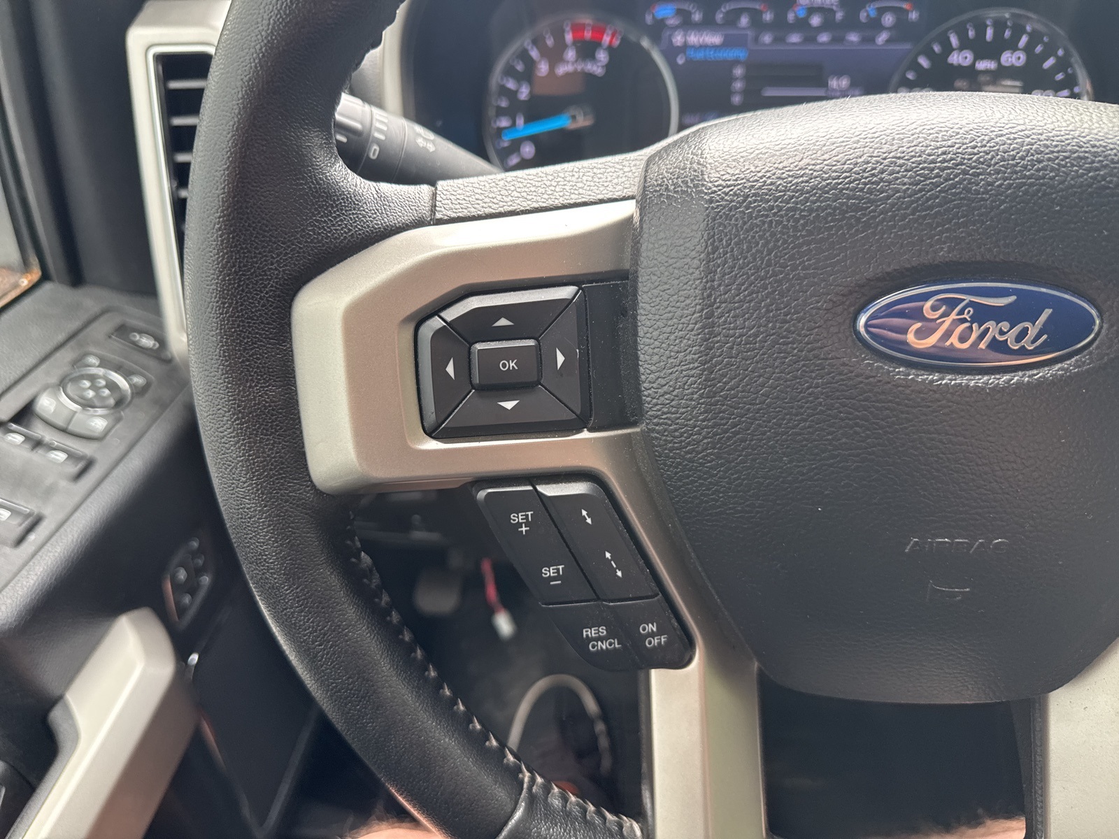 2020 White Ford Super Duty F-350 SRW Lariat 4X4 Truck
