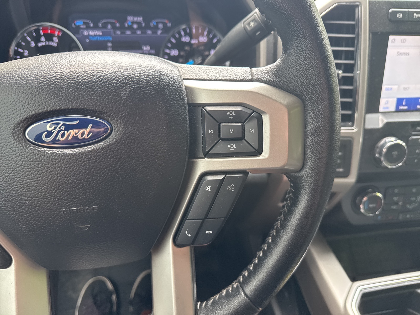 2020 White Ford Super Duty F-350 SRW Lariat 4X4 Truck