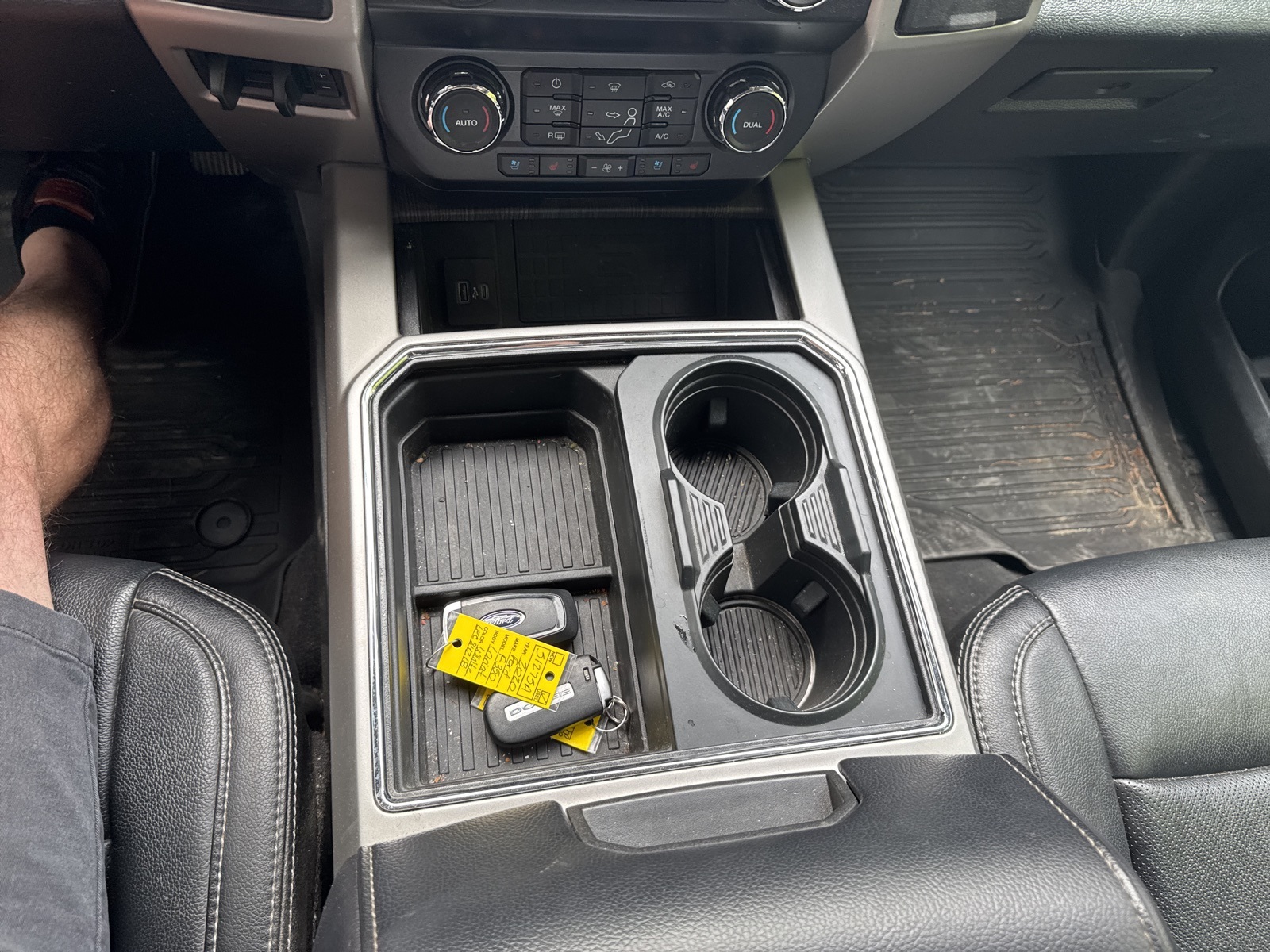 2020 White Ford Super Duty F-350 SRW Lariat 4X4 Truck