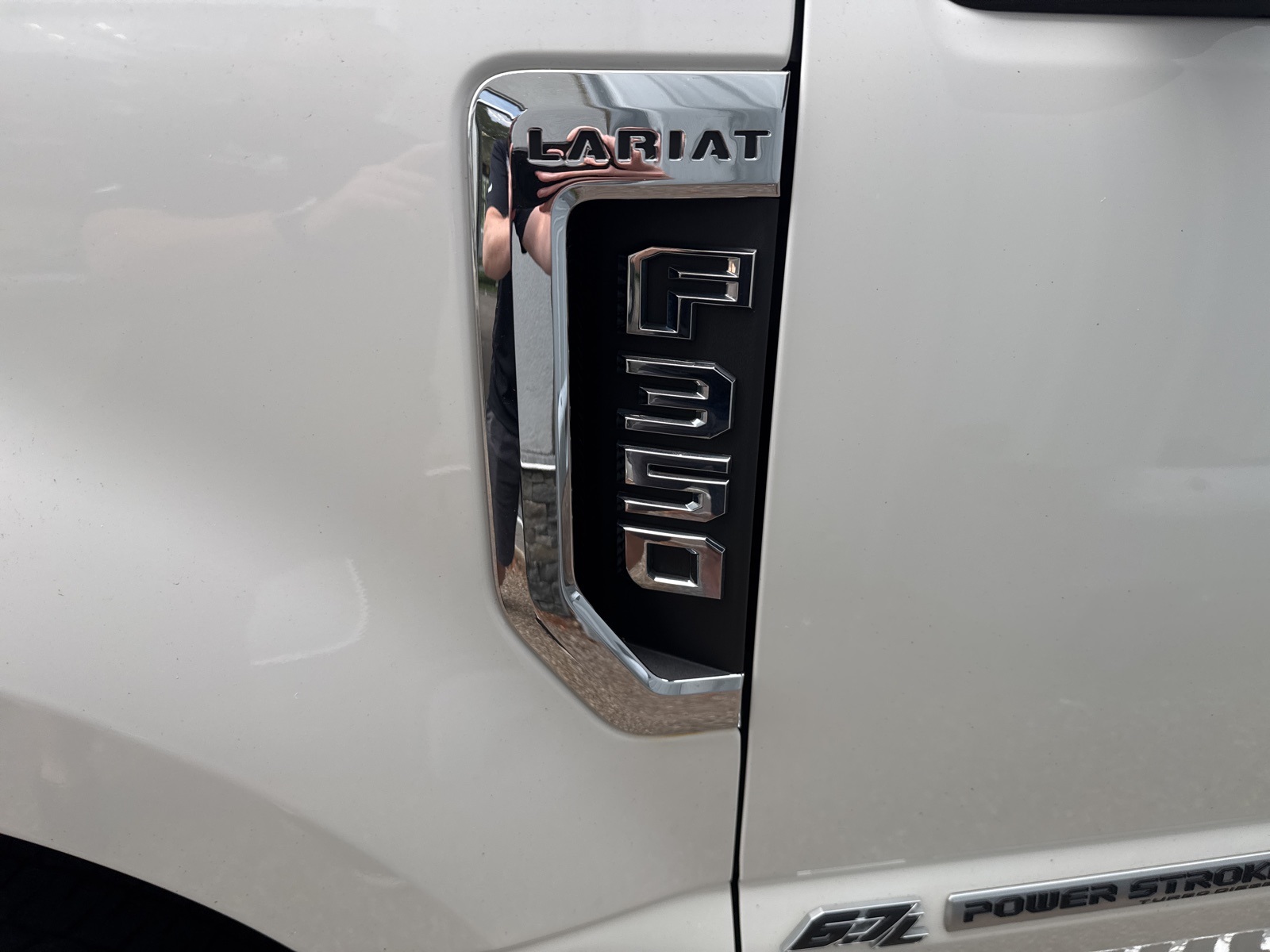2020 White Ford Super Duty F-350 SRW Lariat 4X4 Truck