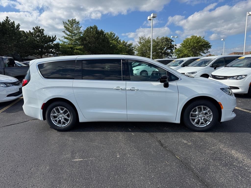 2026 Chrysler Voyager LX photo 2
