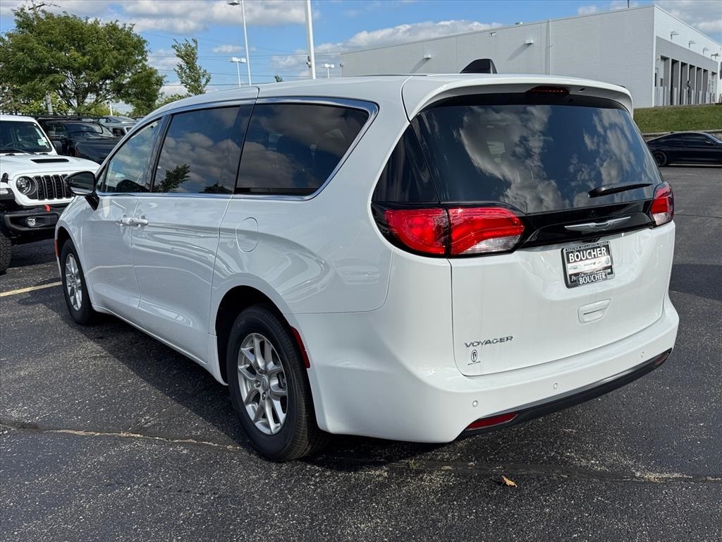 2026 Chrysler Voyager LX photo 3