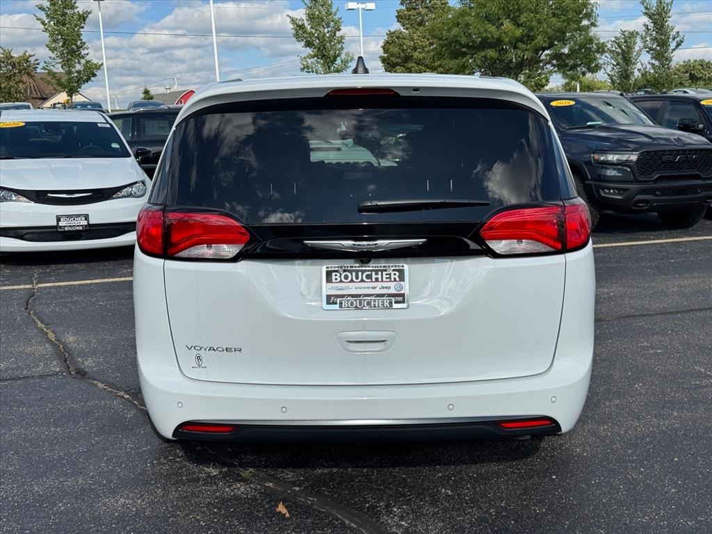 2026 Chrysler Voyager LX photo 4