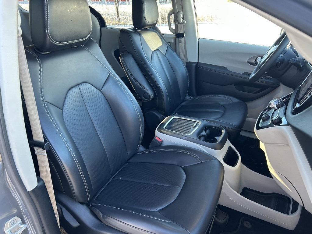 used 2023 Chrysler Pacifica car, priced at $25,712