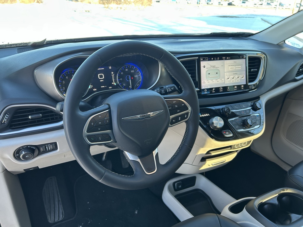 used 2023 Chrysler Pacifica car, priced at $25,712