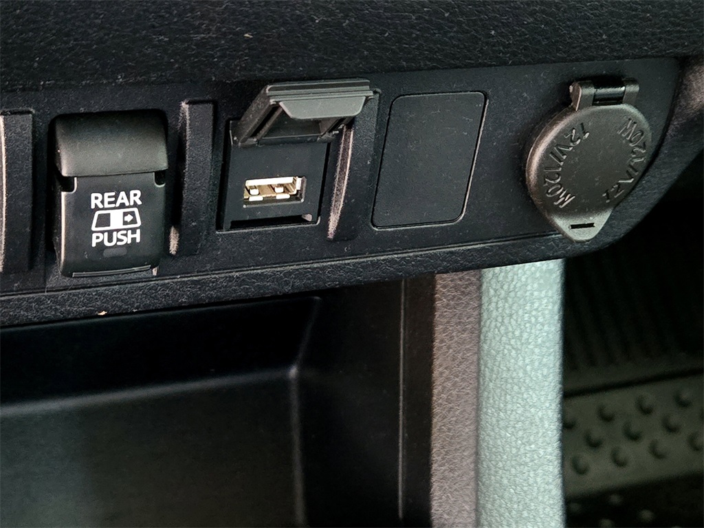 2021 Toyota Tacoma SR5 photo 21
