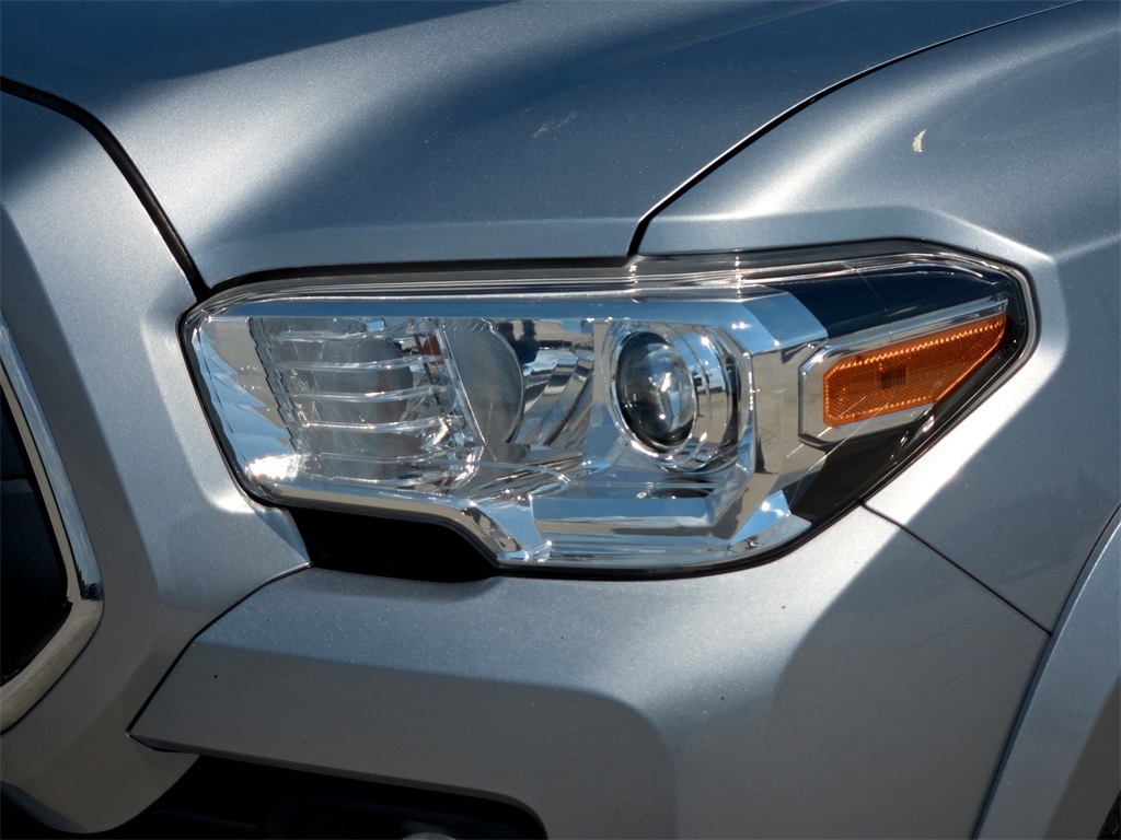 2021 Toyota Tacoma SR5 photo 3