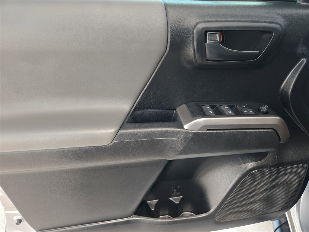 2021 Toyota Tacoma SR5 photo 29