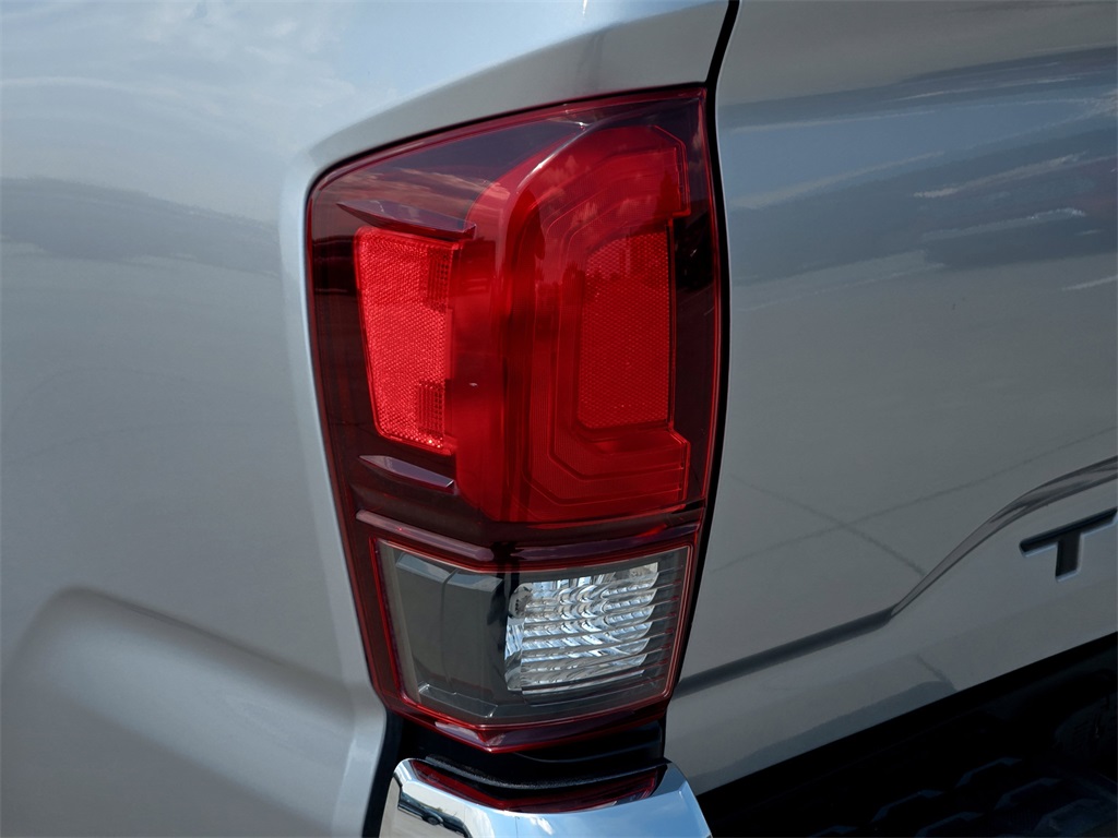 2021 Toyota Tacoma SR5 photo 6