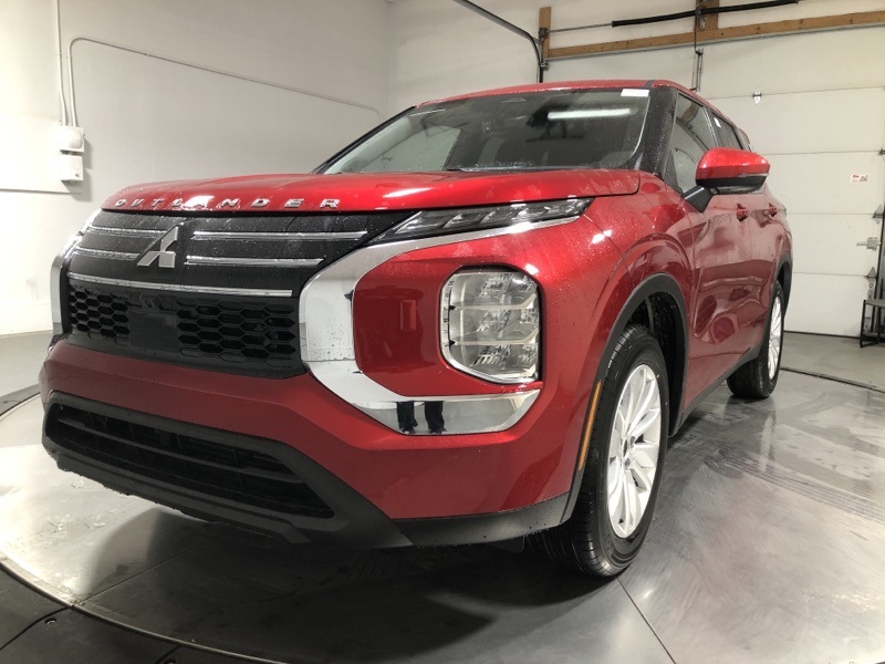 2025 Mitsubishi Outlander ES photo 2